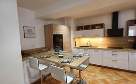 Centre Ville Historique 3 Pieces Duplex